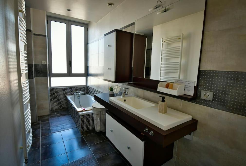 Grand Appartement De Haut Standing En Centre-Ville Montluçon Extérieur photo